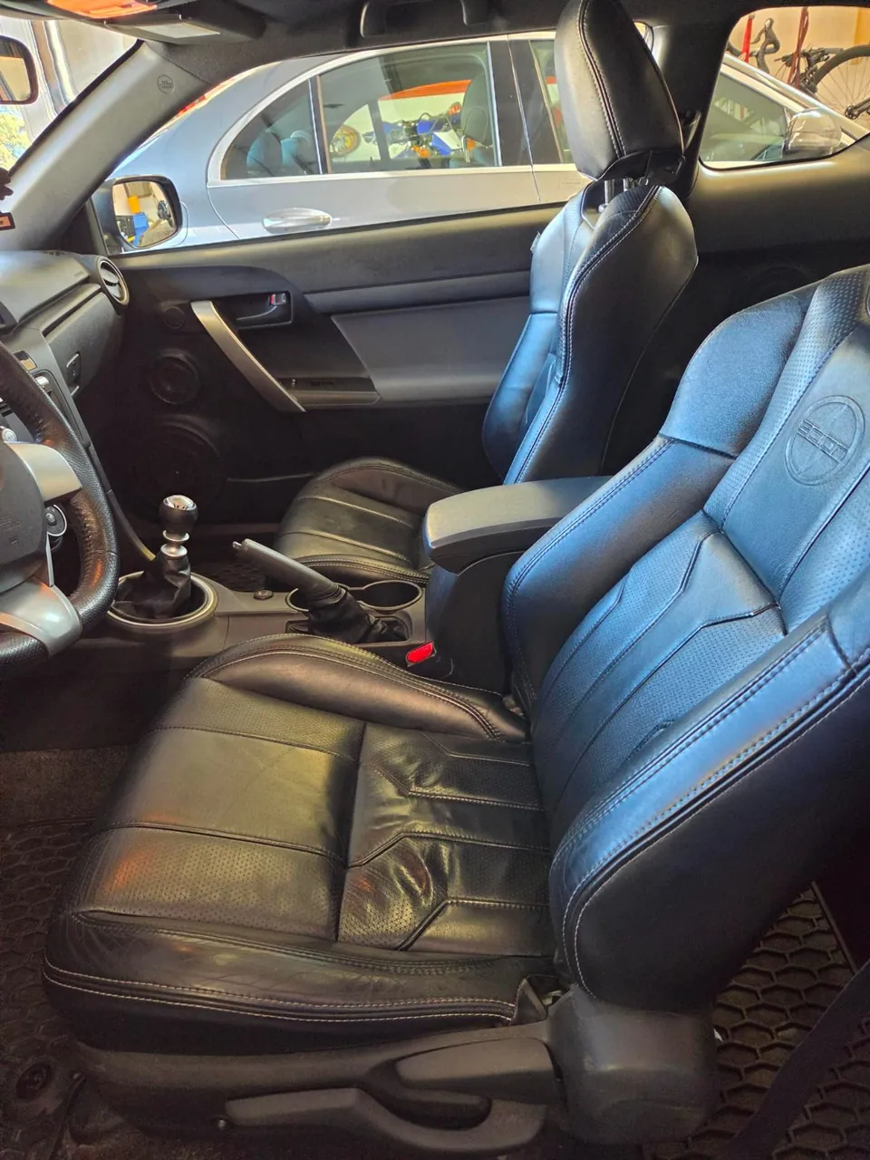 Scion Tc 2011 photo 4
