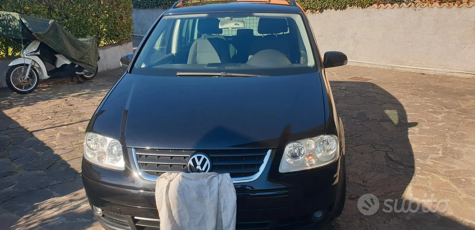 Volkswagen Touran 2004 photo 2