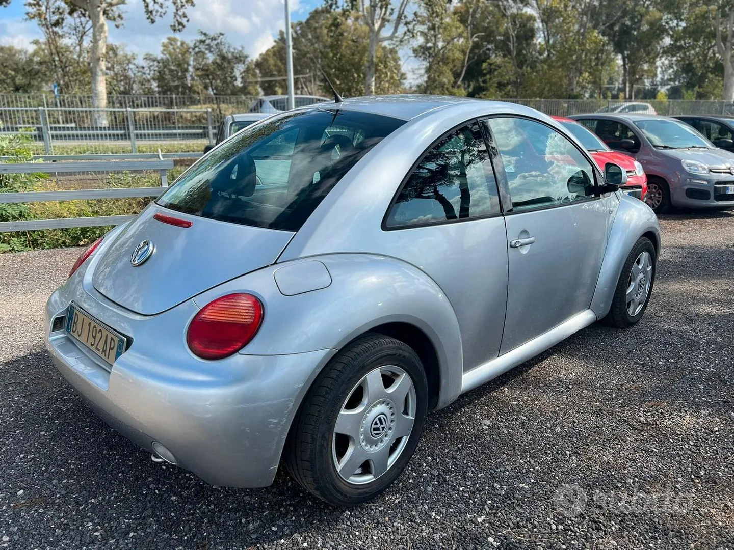 Volkswagen New Beetle 2000 photo 4
