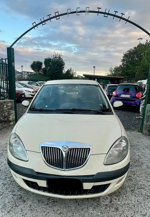 Lancia Ypsilon