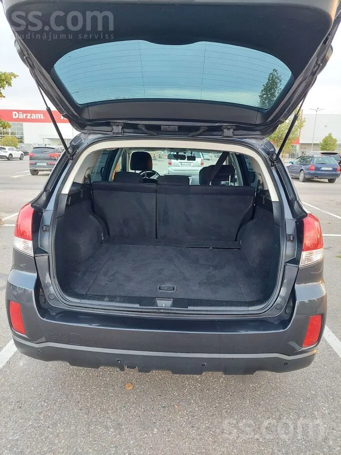 Subaru Outback 2011 photo 3