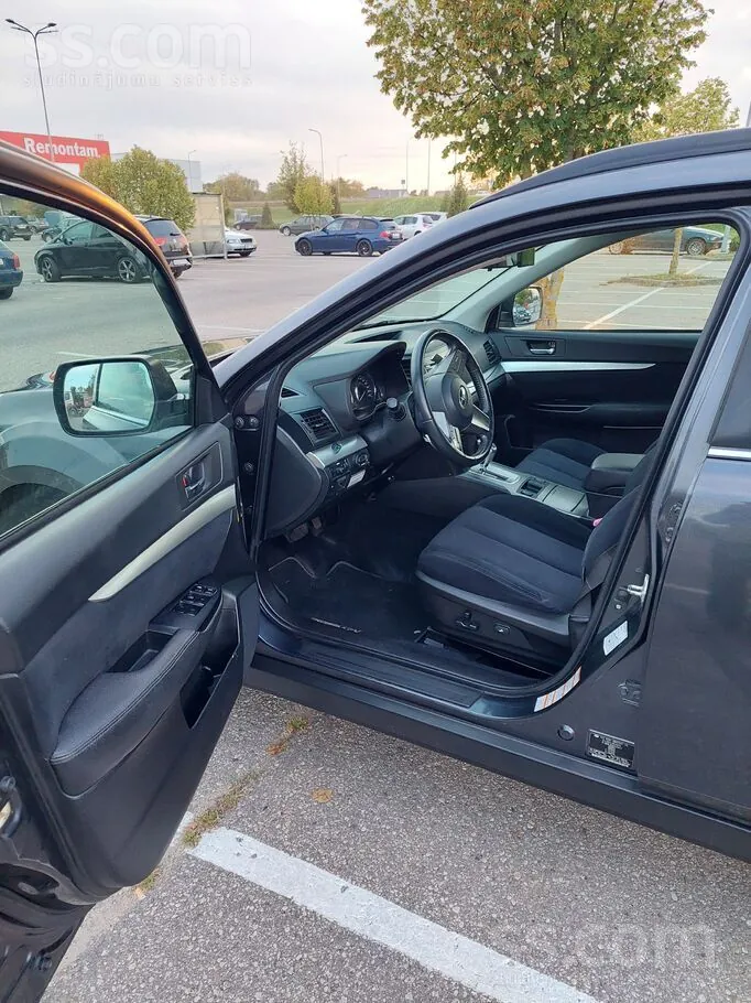 Subaru Outback 2011 photo 4