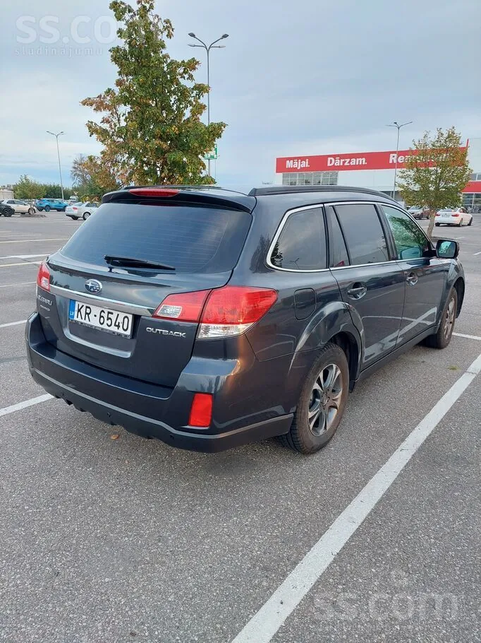 Subaru Outback 2011 photo 2