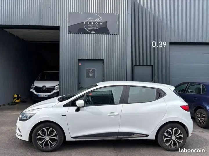 Renault Clio 2019 photo 2