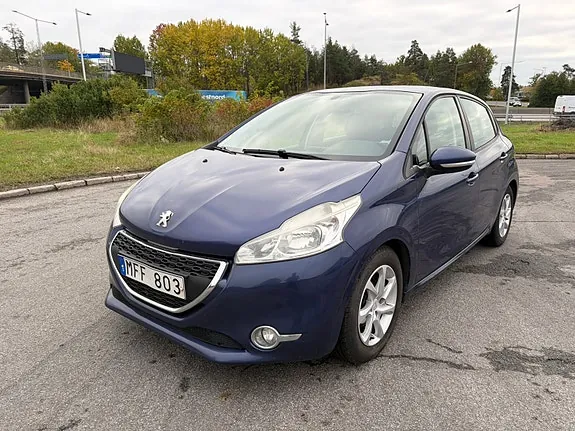 Peugeot 208 2012 photo 2