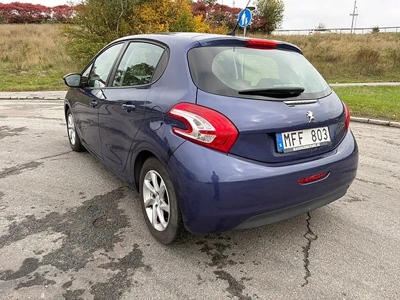 Peugeot 208 2012 photo 4