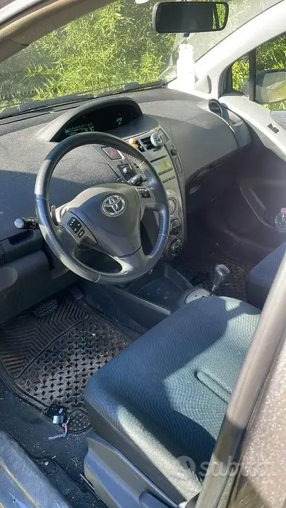 Toyota Yaris 2009 photo 4