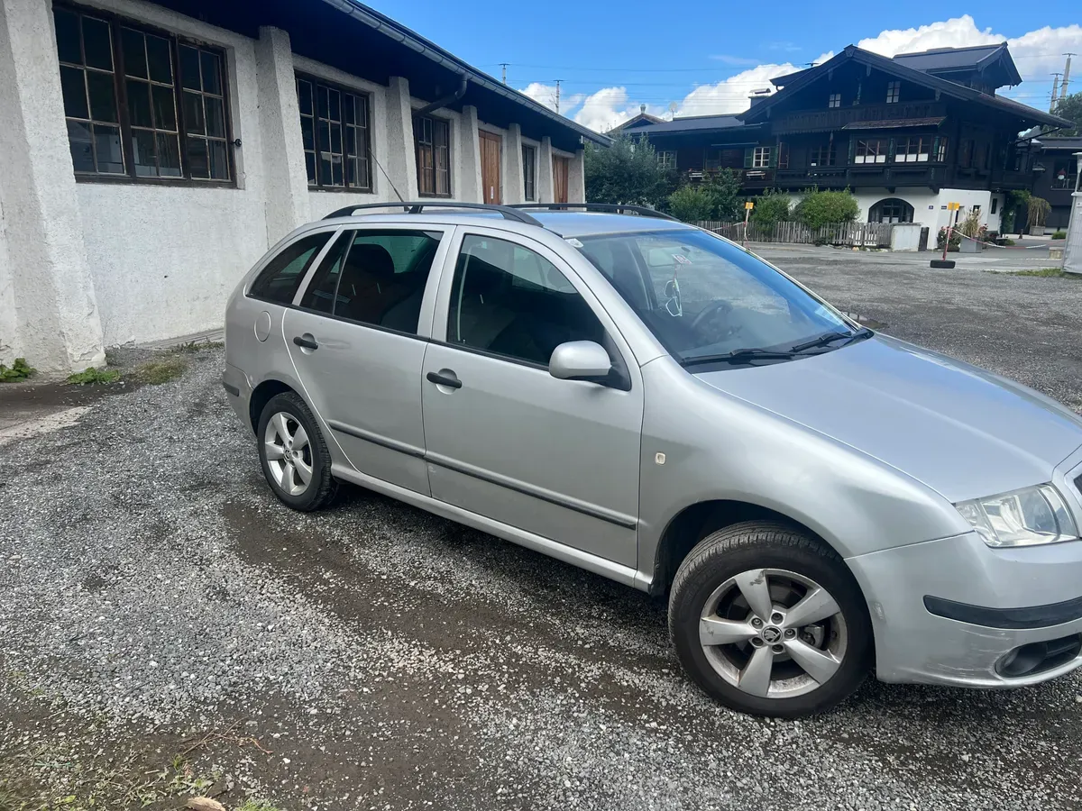 Skoda Fabia 2007 photo 2