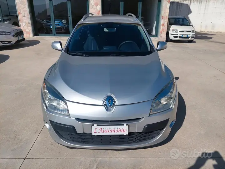 Renault Megane 2010 photo 2