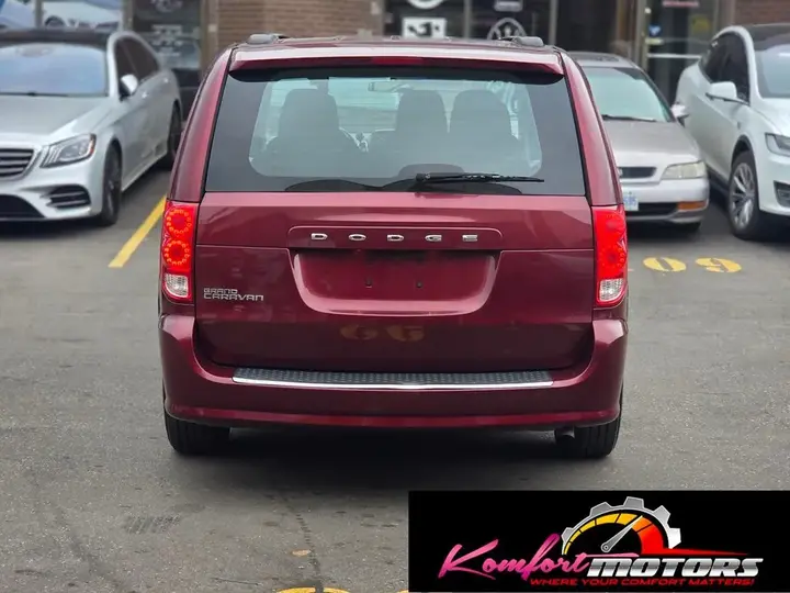 Dodge Grand Caravan 2016 photo 3