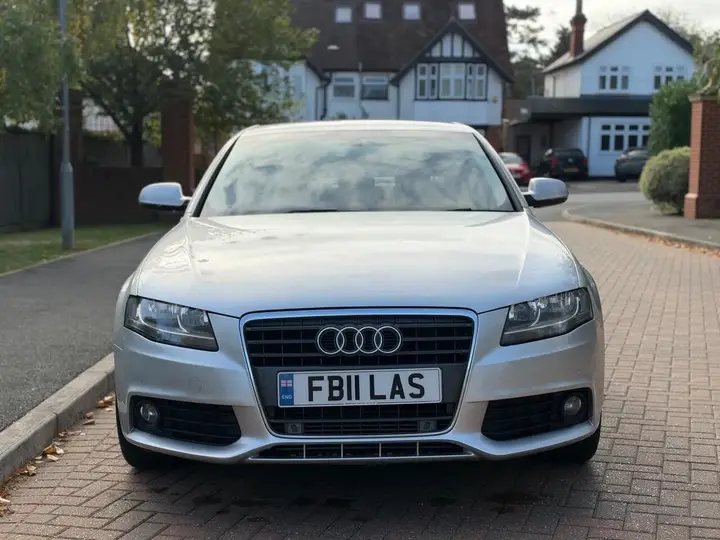 Audi A4 2011 photo 2