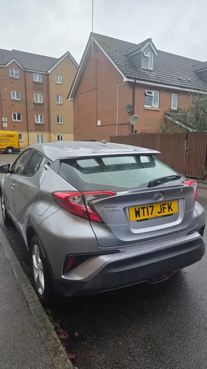 Toyota C-Hr 2017 photo 2