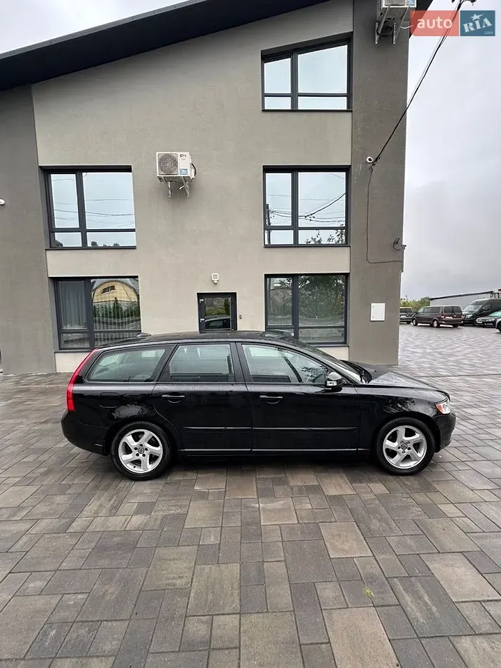 Volvo V50 2012 photo 2