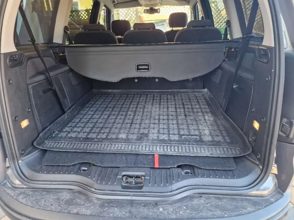 Ford Galaxy 2012 photo 2