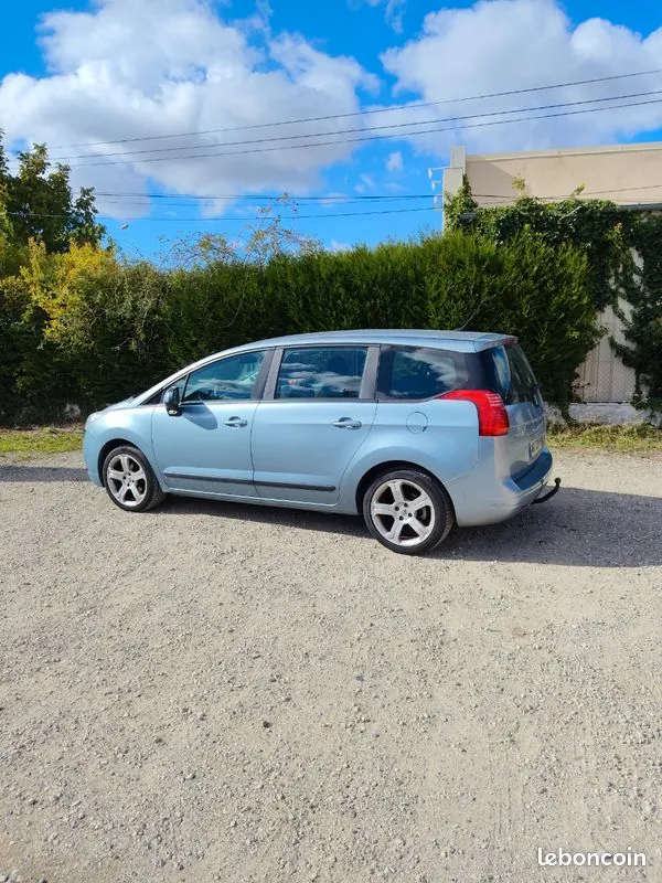 Peugeot 5008 2010 photo 3