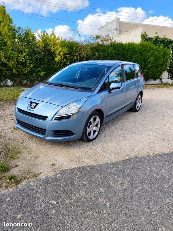 Peugeot 5008 2010 photo 2