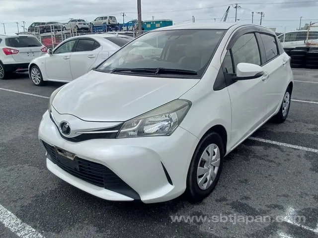 Toyota Vitz 2015 photo 2