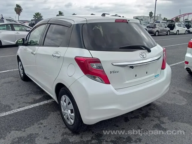 Toyota Vitz 2015 photo 3