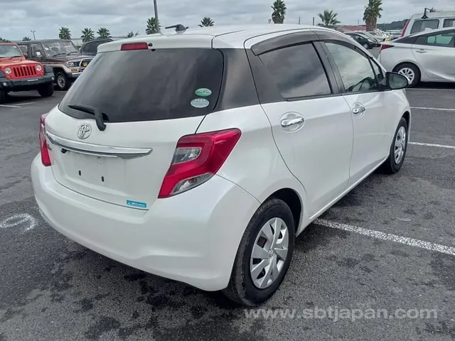 Toyota Vitz 2015 photo 4