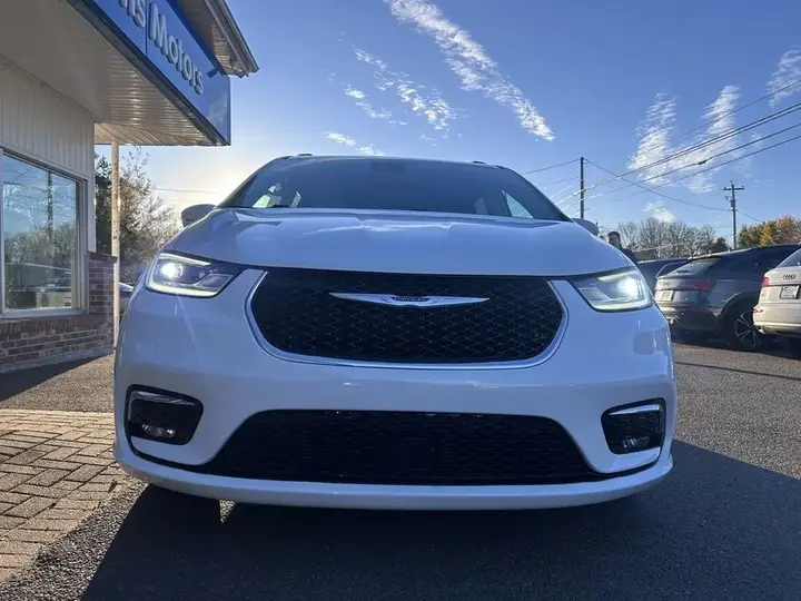 Chrysler Pacifica 2021 photo 2