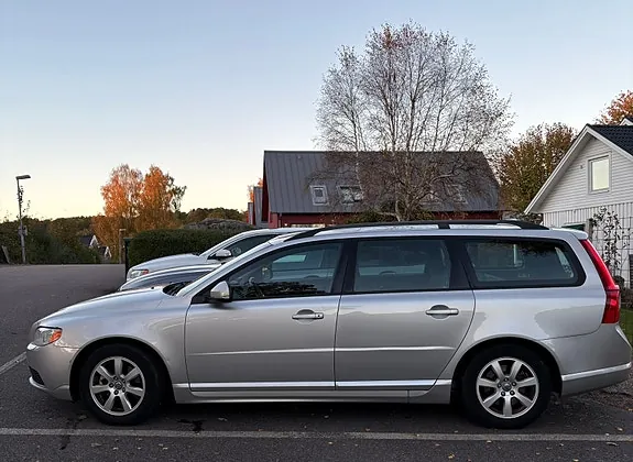 Volvo V70 2012 photo 2