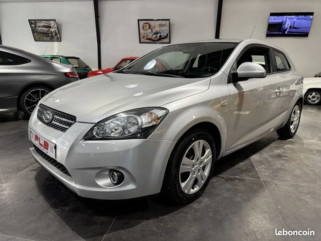 Kia Ceed 2009 photo 2