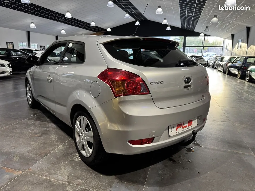 Kia Ceed 2009 photo 4