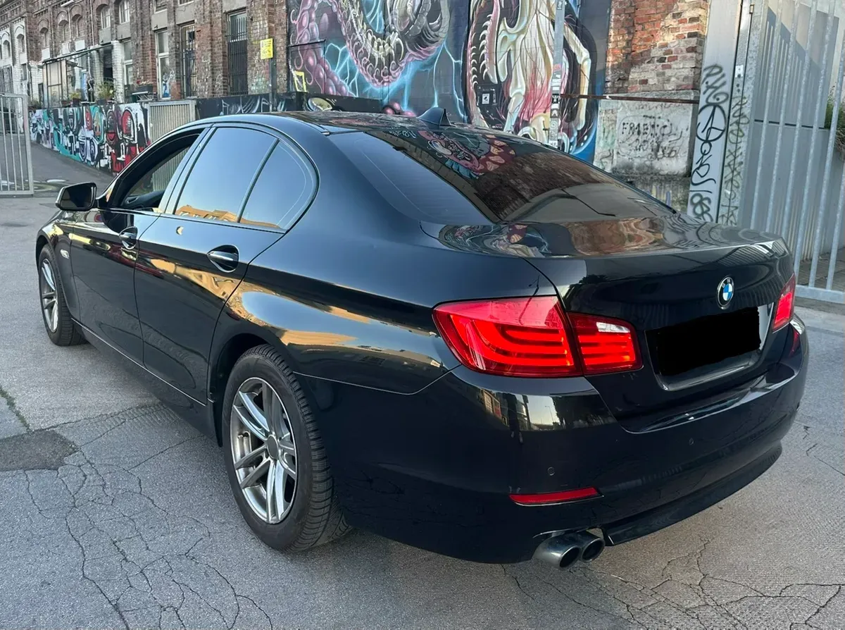 BMW 5 Series 2010 photo 3
