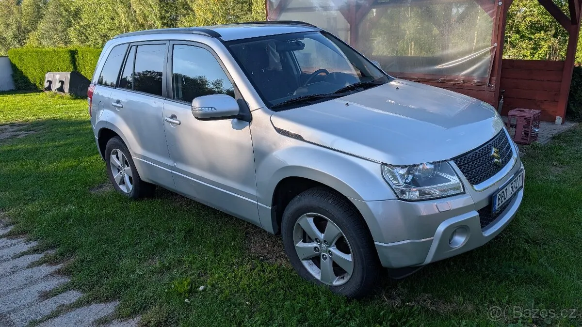 Suzuki Grand Vitara 2011 photo 2