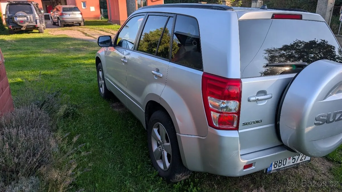 Suzuki Grand Vitara 2011 photo 4