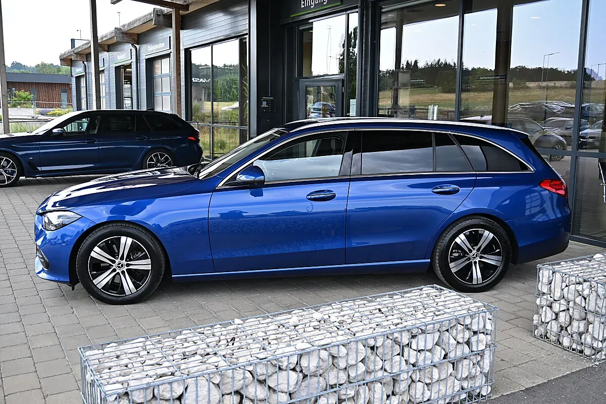 Mercedes-Benz C-Class 2022 photo 2
