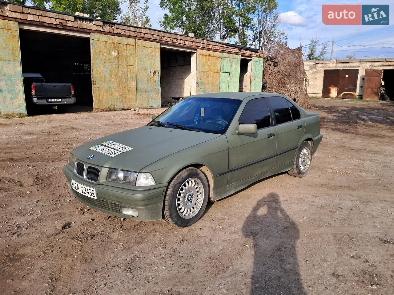 BMW 3 Series 1992 photo 2