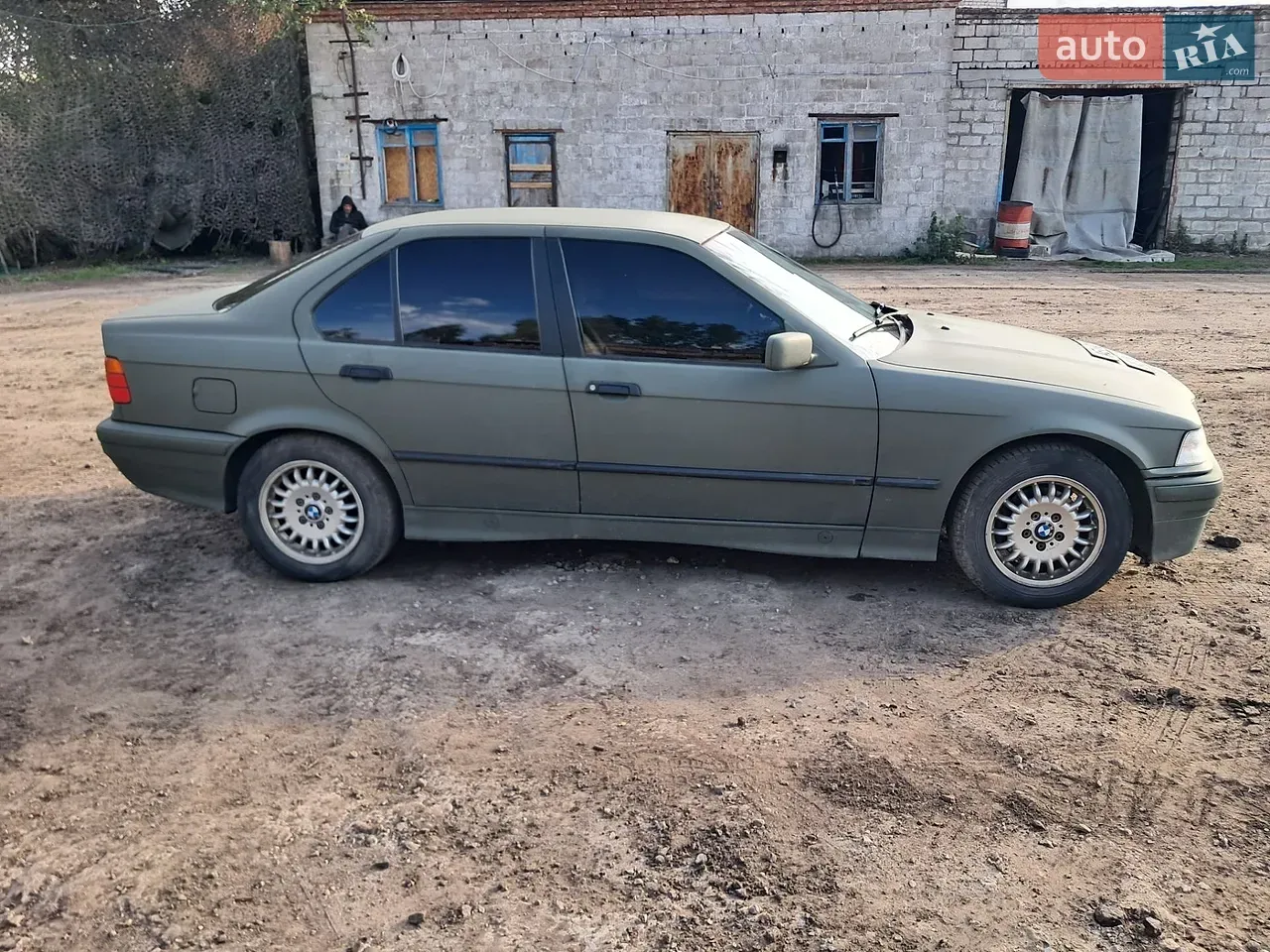 BMW 3 Series 1992 photo 4