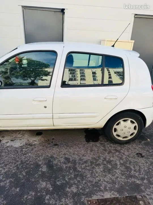 Renault Clio 2008 photo 2