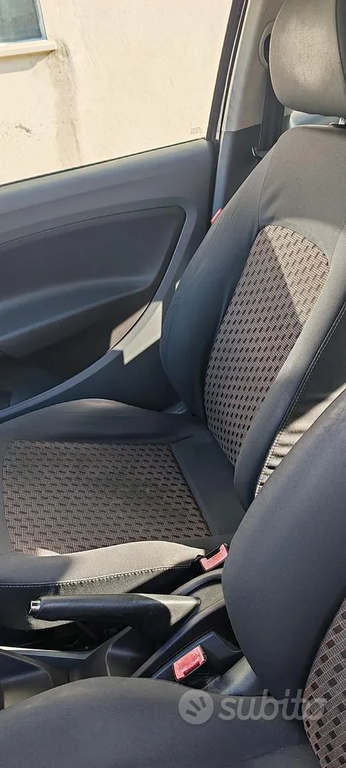 Seat Ibiza 2010 photo 4
