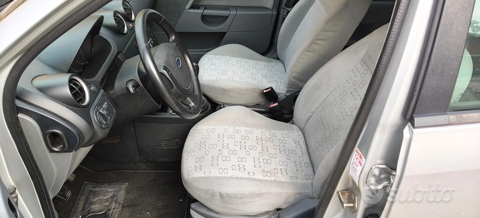 Ford Fiesta 2003 photo 2