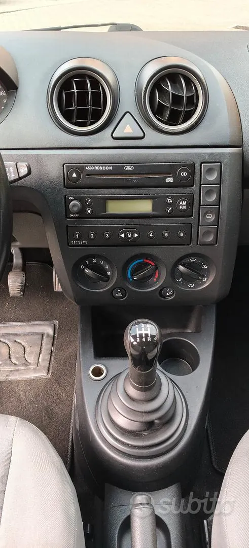 Ford Fiesta 2003 photo 5