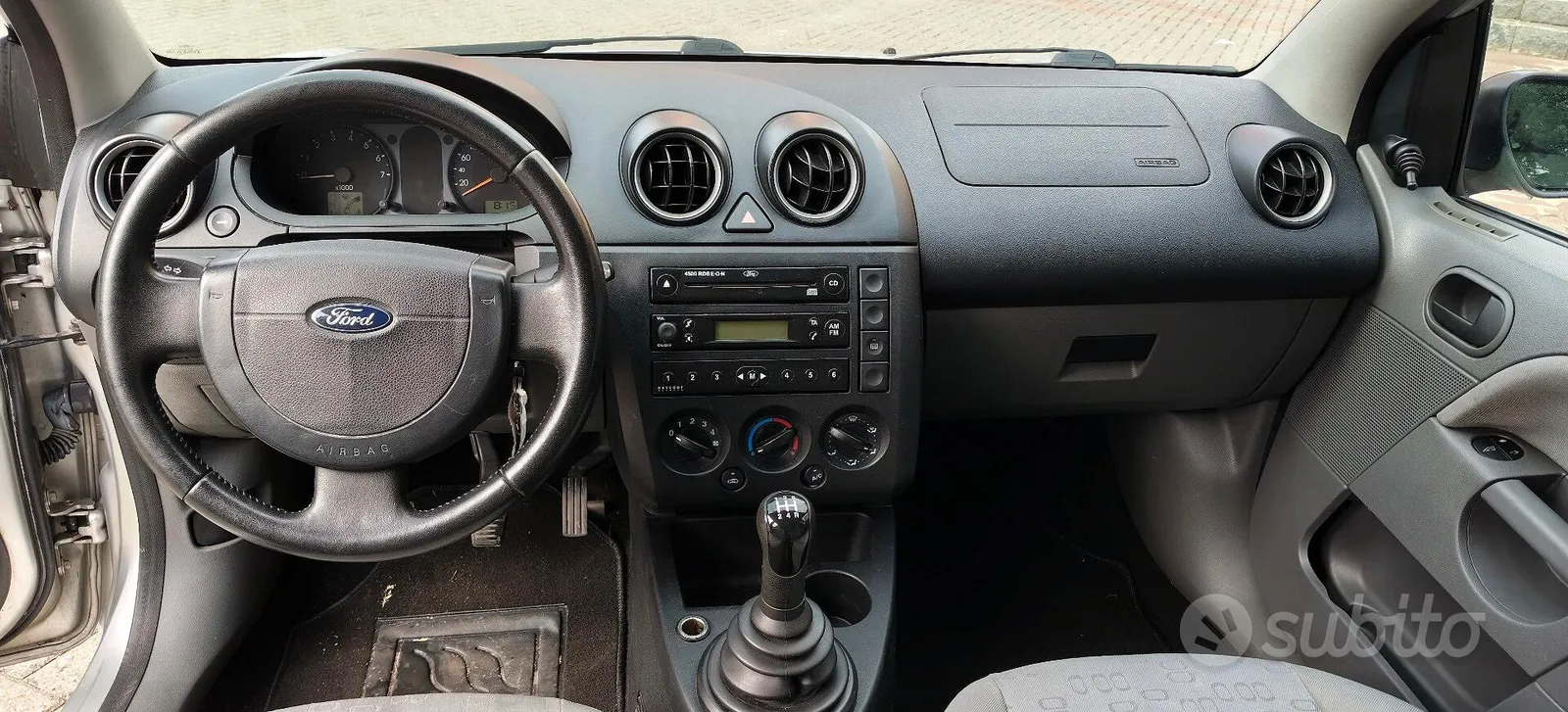 Ford Fiesta 2003 photo 4