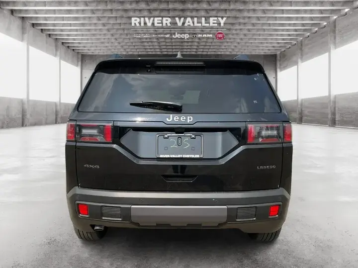Jeep Cherokee 2026 photo 4