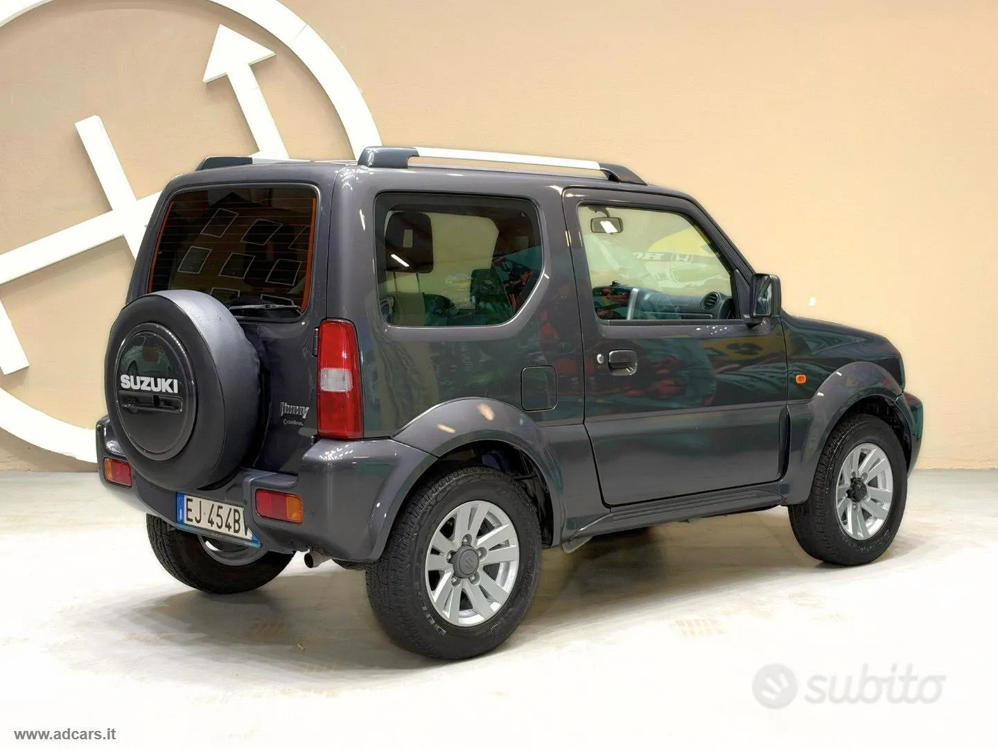 Suzuki Jimny 2011 photo 2