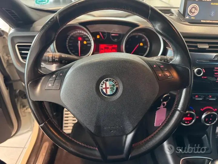 Alfa Romeo Giulietta 2011 photo 5
