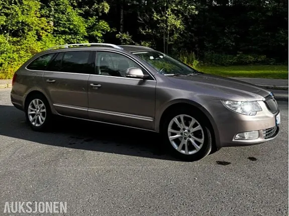 Skoda Superb 2011 photo 5