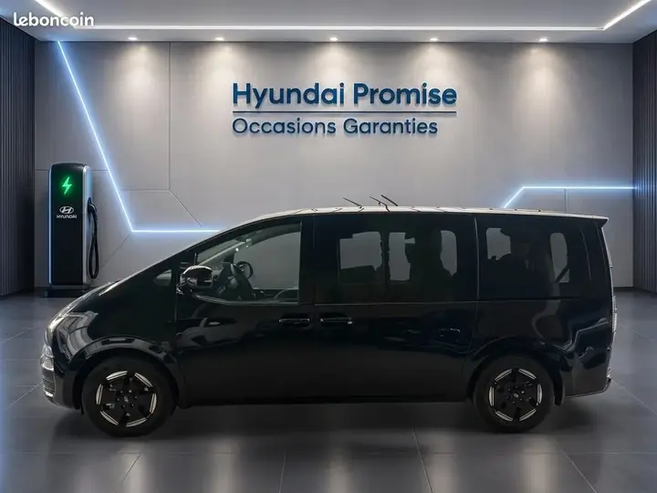 Hyundai Staria 2026 photo 2