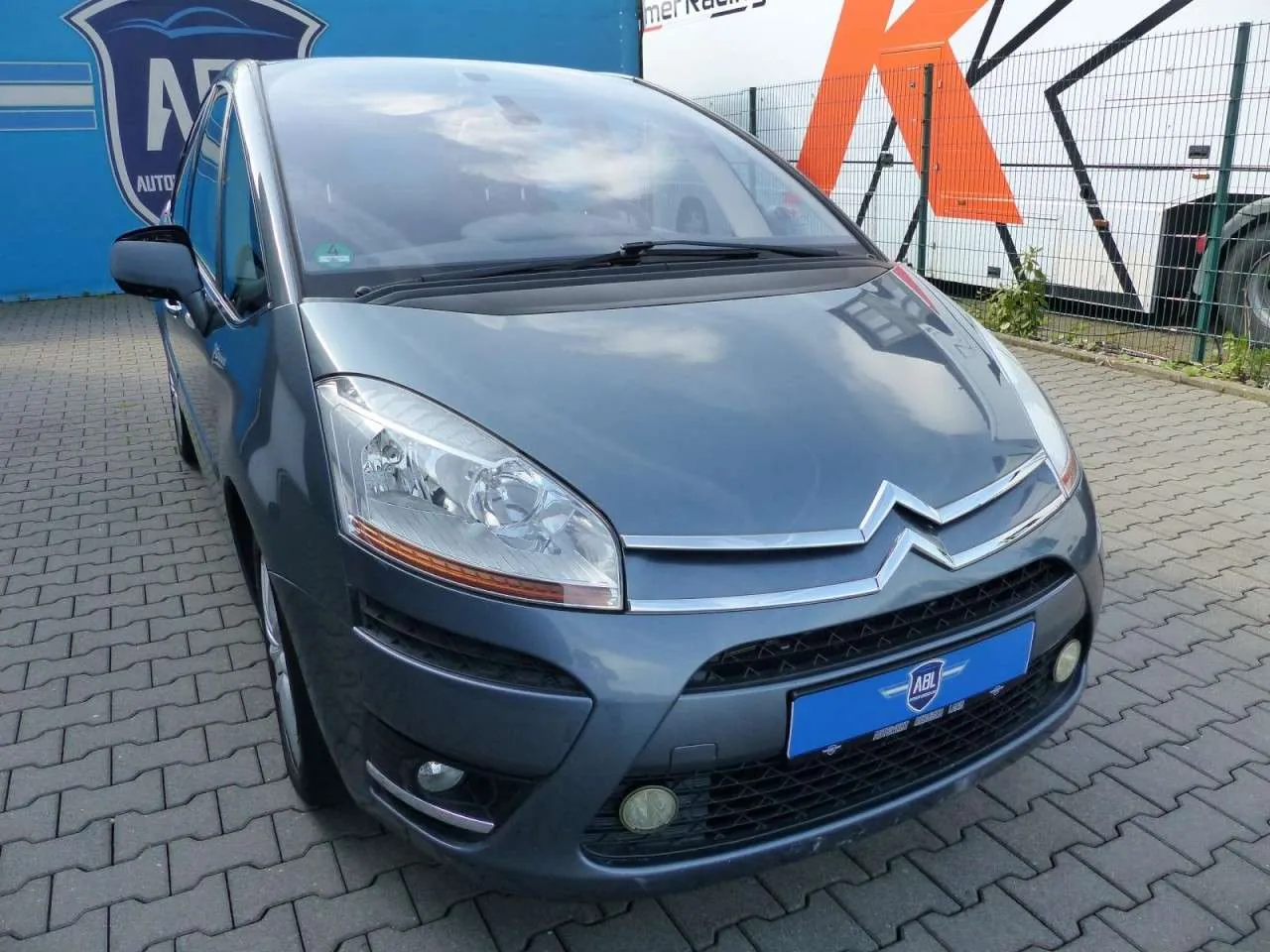 Citroen C4 Picasso 2010 photo 4