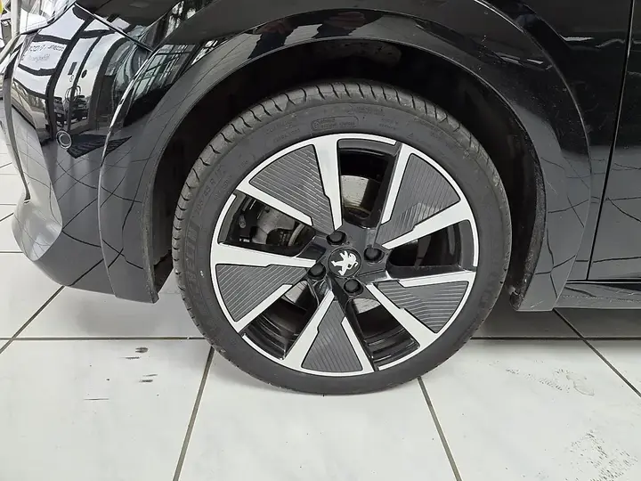 Peugeot E-208 2021 photo 3