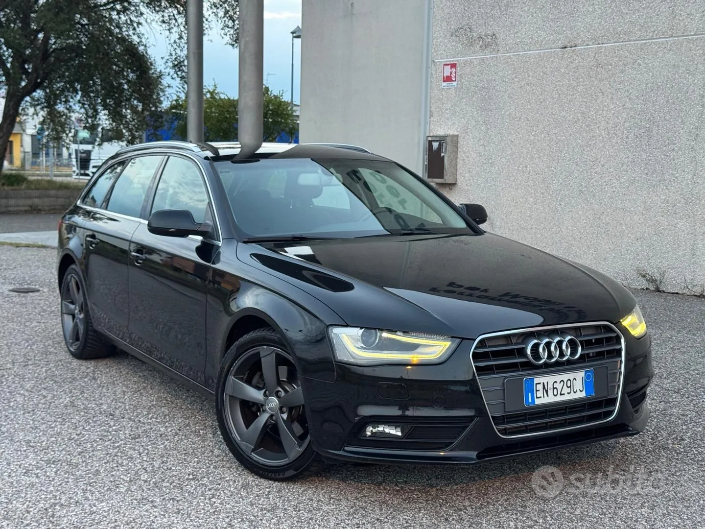 Audi A4 Avant 2012 photo 2