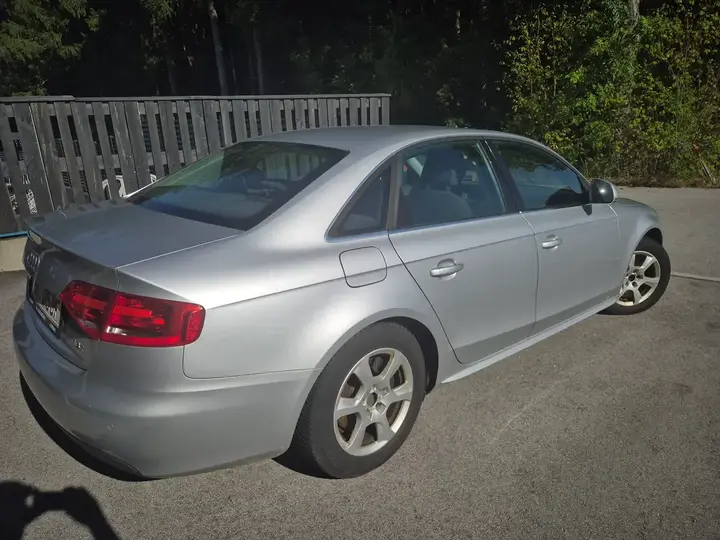 Audi A4 2009 photo 2