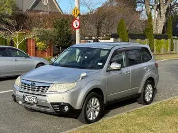 Subaru Forester 2011 photo 2