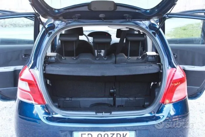Toyota Yaris 2010 photo 3