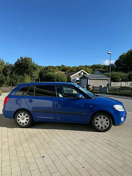 Skoda Fabia 2010 photo 3